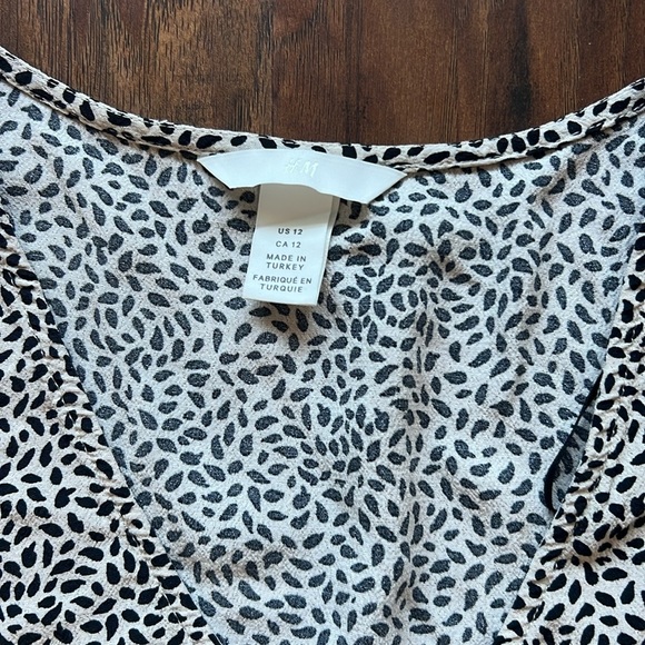 Black and White Print Cropped Top - Picture 3 of 4